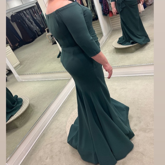 NEVER WORN - JOVANI 00446 OFF SHOULDER DRESS - Picture 5 of 11